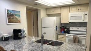 茶具/咖啡用具、冰箱、微波炉、烤箱