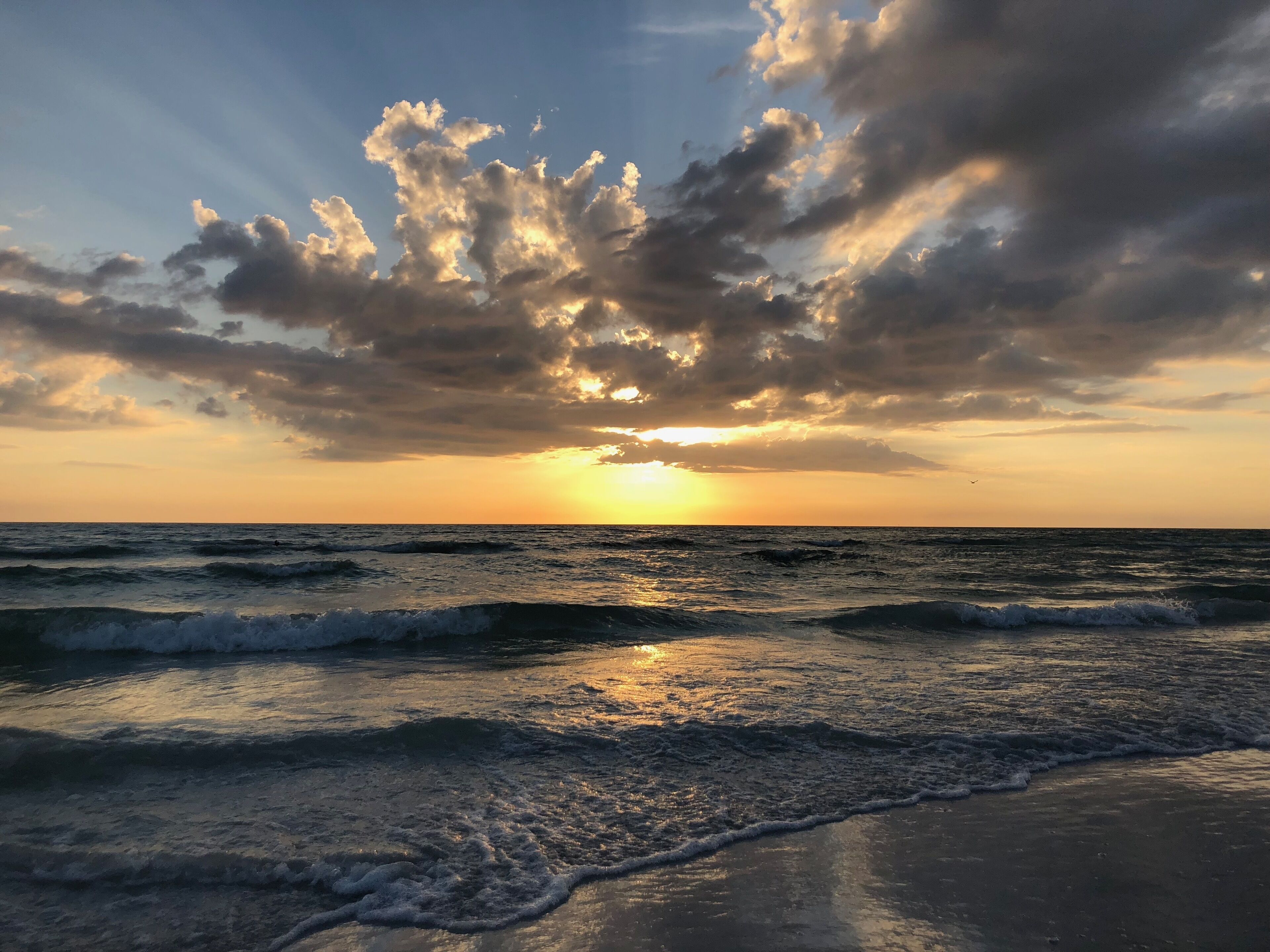 Beach nearby, sun-loungers, beach towels