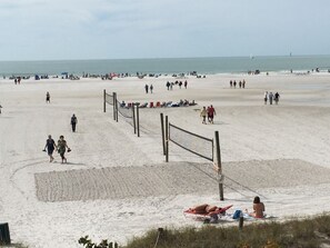 In Strandnähe, Liegestühle, Strandtücher