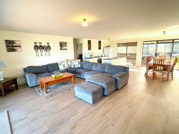 TV, videospill, DVD-spiller og filmbibliotek