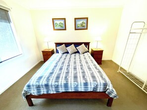 4 bedrooms, iron/ironing board, bed sheets