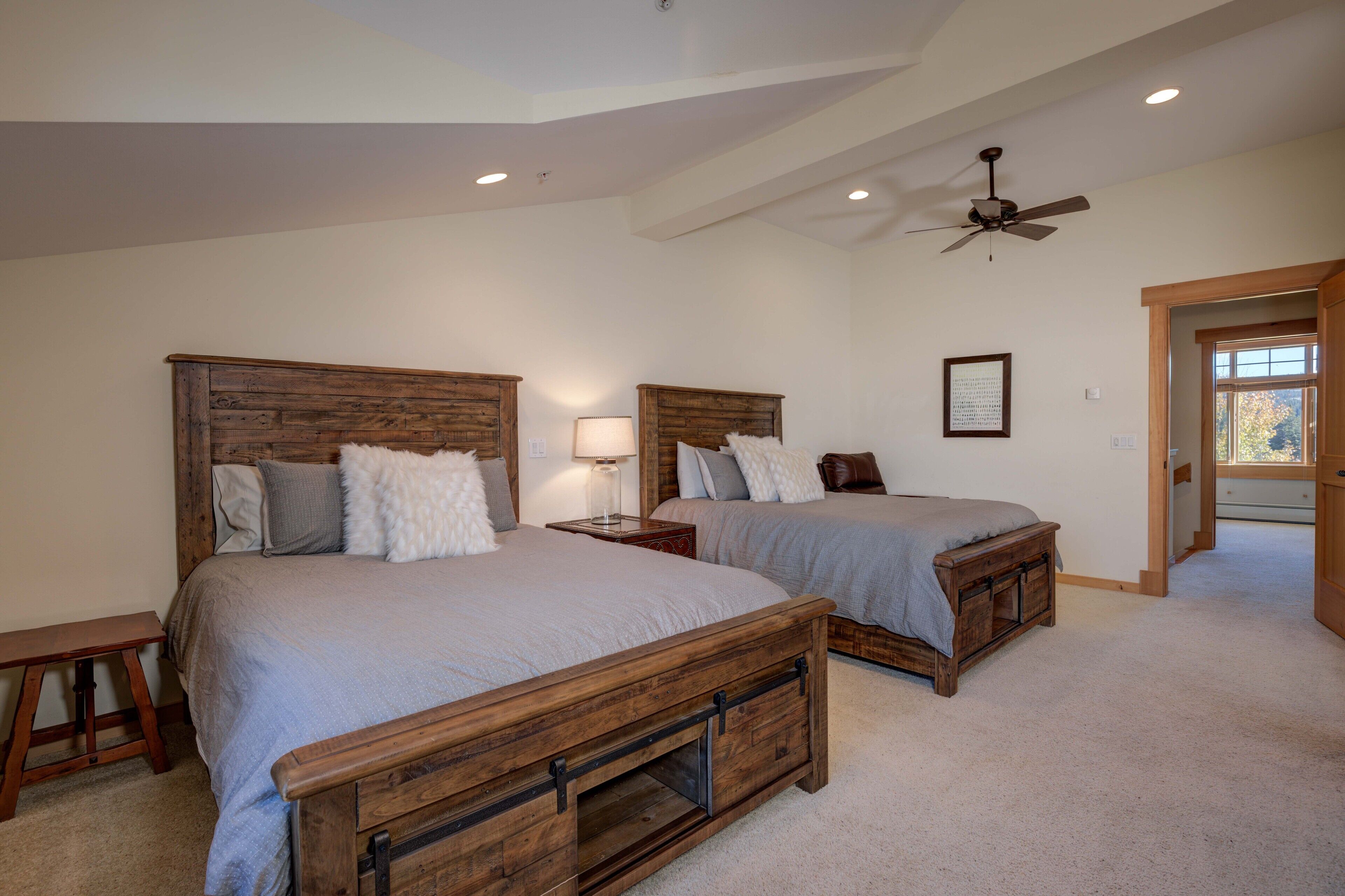 Luxurious Big Sky Rental, Perfect for Families, Meadow Village