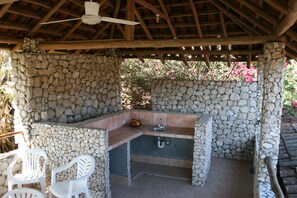 Terrace/patio - Epic views, 6-min. walk from beach, full size pool - VILLAS CASA LOMA, Suite 402 (Playa Flamingo)