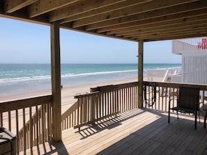 Property grounds - Terrapin Station: Oceanfront Home for Vacation Rental, Pet Friendly, Sleeps 10 (Surf City)