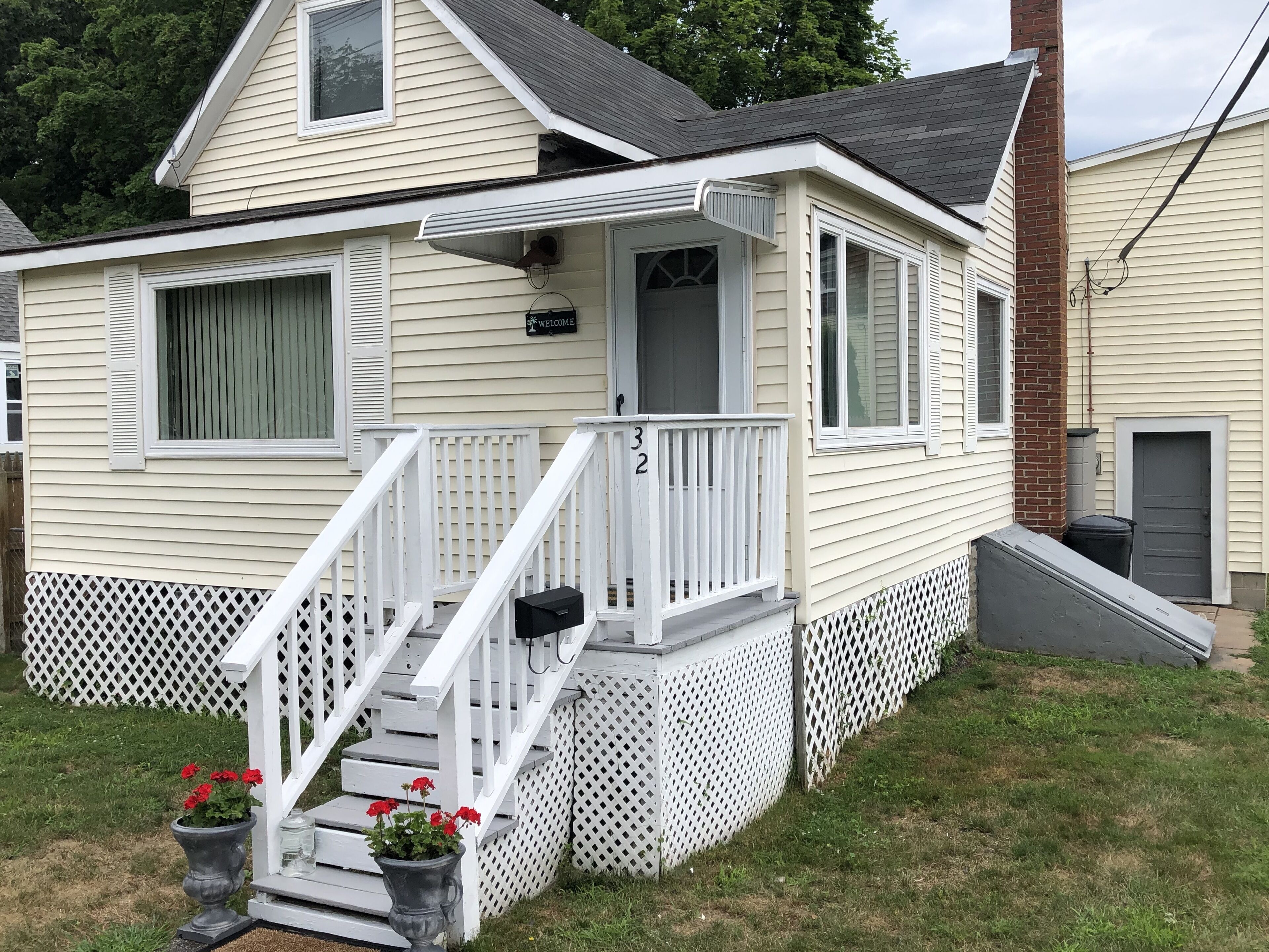Excellent location, private yard, 5 minute walk to the beach and Pier