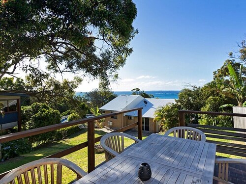 Family beach house across the road from Cylinder Beach.