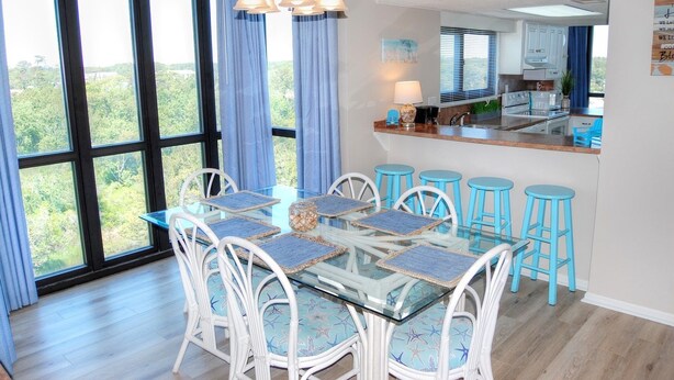 Dining - Luxurious Ocean Views with Second Row Pricing! (Myrtle Beach)