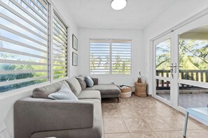 TV - Stunning Beach Front House, 
 beach door access 4BR (Vieques)