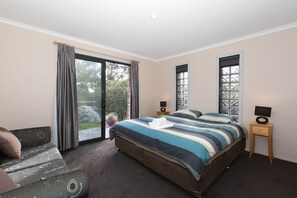 2 Schlafzimmer, Bügeleisen/Bügelbrett, Reisekinderbett, Bettwäsche
