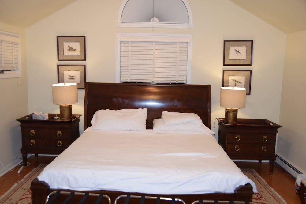 Spacious Private Entrance Master Bedroom/Bath