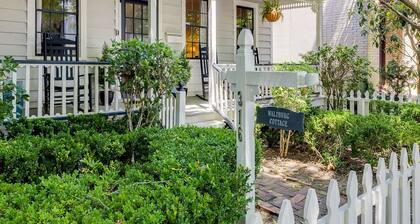 Victorian Cottage Near Forsyth Park