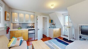 TV connectée, jeux vidéo, lecteur de DVD, livres