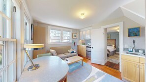 TV connectée, jeux vidéo, lecteur de DVD, livres