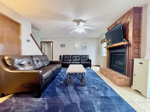 Smart TV, books - Just Steps to the Beach! (Virginia Beach)