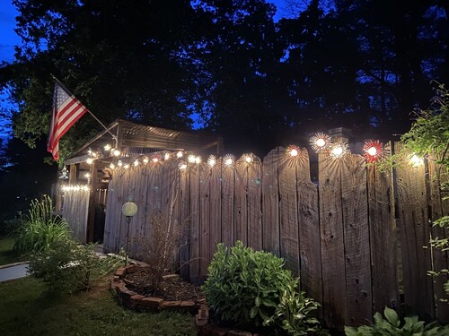 Lähin SPAC! Perheystävällinen, uima-allas ja yksityinen piha. Town & Track 5 mailia      