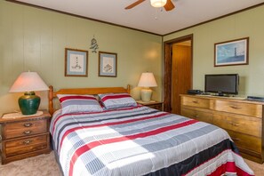 3 bedrooms, WiFi - 364 - Heart of the Island - Close to the Beach and Wright Brothers Memorial! (Kill Devil Hills)