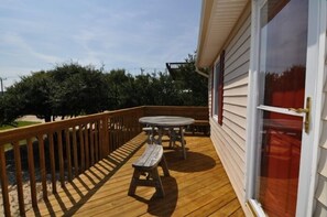 Outdoor dining - 364 - Heart of the Island - Close to the Beach and Wright Brothers Memorial! (Kill Devil Hills)