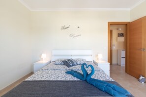 2 Schlafzimmer, Zimmersafe, Bügeleisen/Bügelbrett, kostenloses WLAN