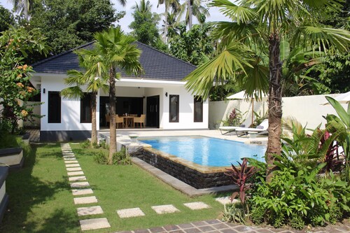 Villa dans une zone boisée de Lovina 