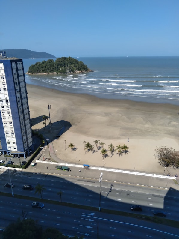 On the beach - CHARMING PET FRIENDLY SEASIDE LIVING APARTMENT (Santos)