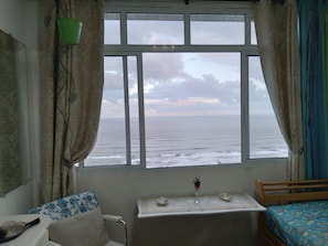Interior - CHARMING PET FRIENDLY SEASIDE LIVING APARTMENT (Santos)