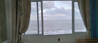 CHARMING PET FRIENDLY SEASIDE LIVING APARTMENT