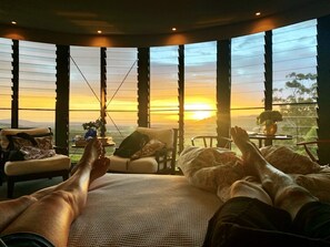 6 bedrooms, iron/ironing board, travel cot, free WiFi - Breathtaking Views, Privacy & Luxury Perfect for family’s, retreats and getaways (Foxground)