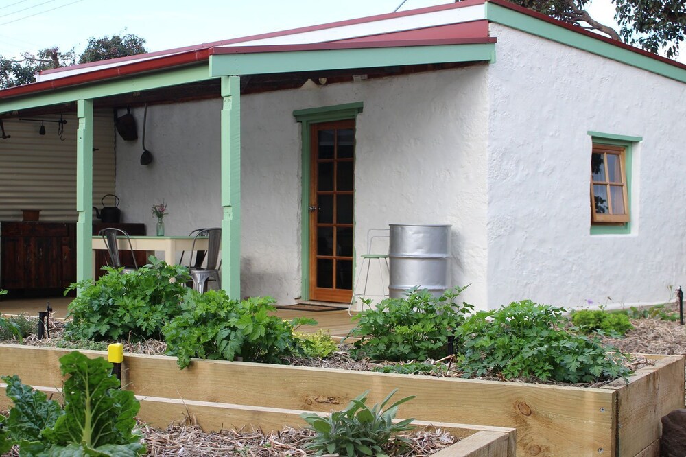 The Forge-Historic Blacksmith's Cottage