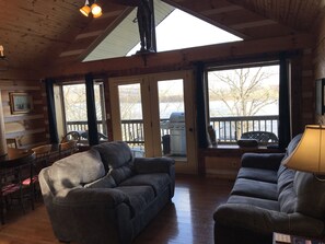 Télévision à écran plat, lecteur de DVD