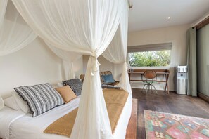 4 bedrooms, in-room safe, desk, iron/ironing board