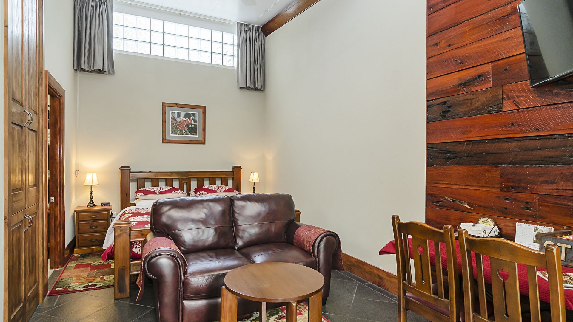 Eagle Foundry Bed & Breakfast (Thomson Suite only) — image 9