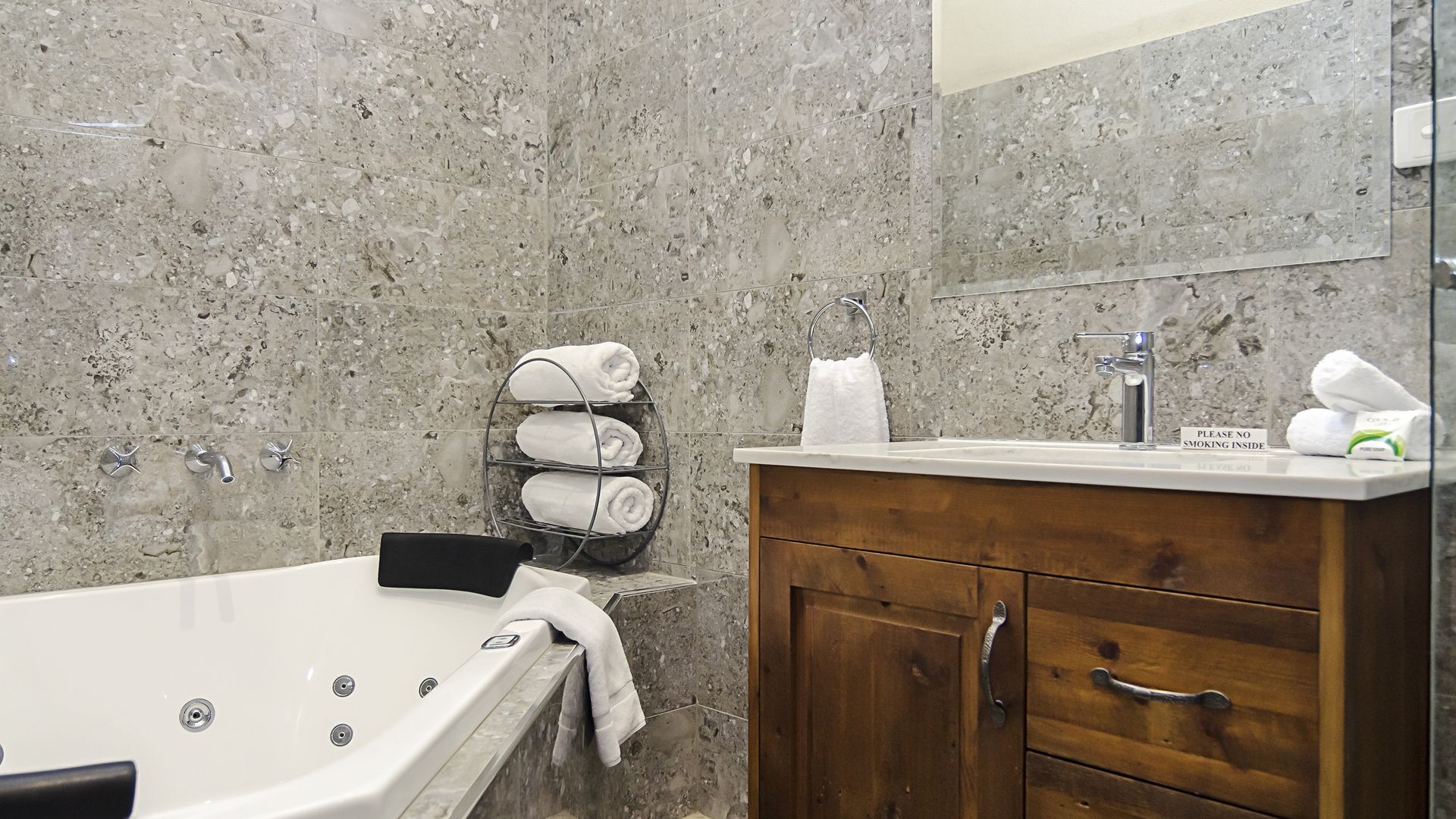 Eagle Foundry Bed & Breakfast (Thomson Suite only) — image 10