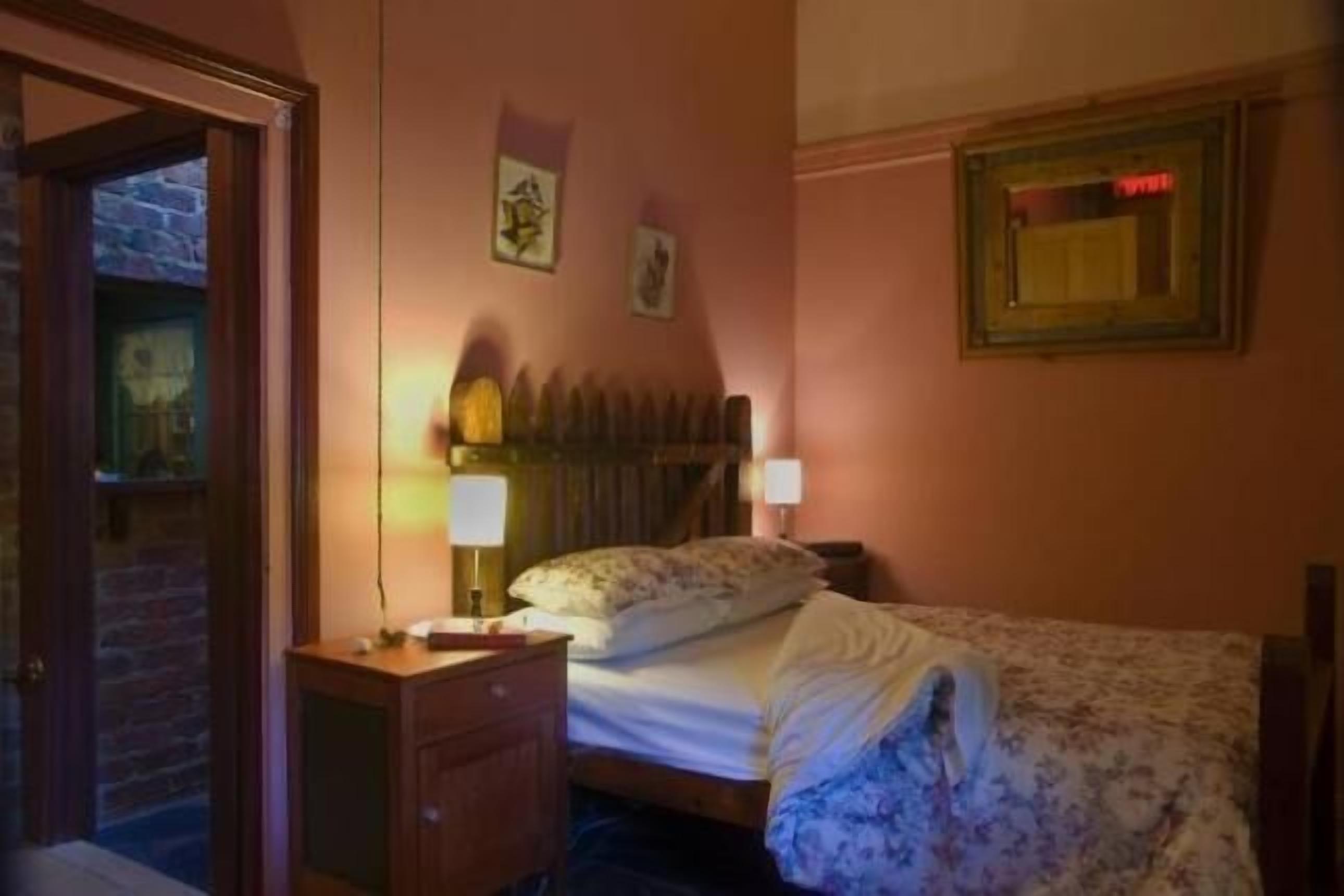 Eagle Foundry Bed & Breakfast (Thomson Suite only)