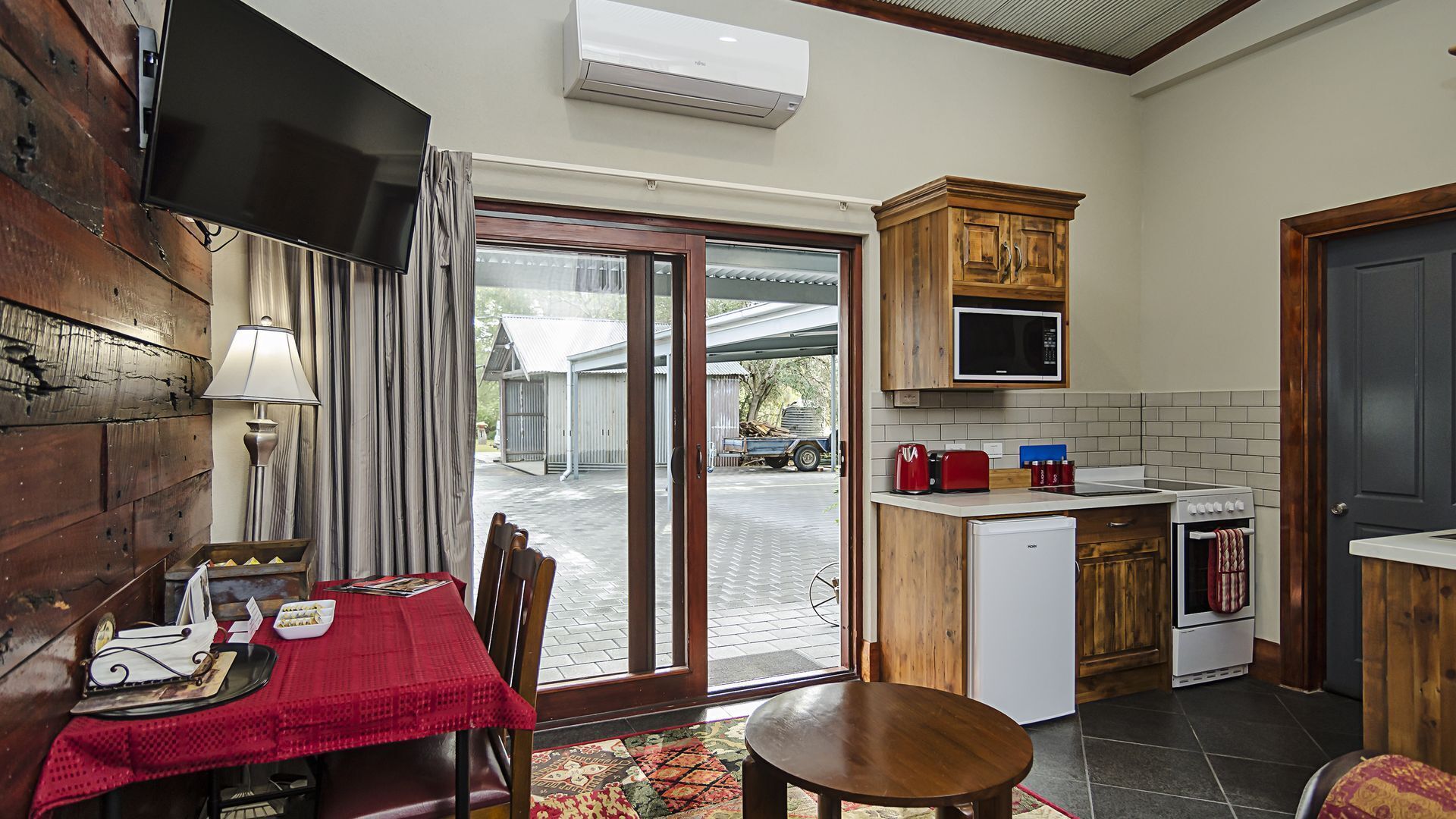 Eagle Foundry Bed & Breakfast (Thomson Suite only) — image 5