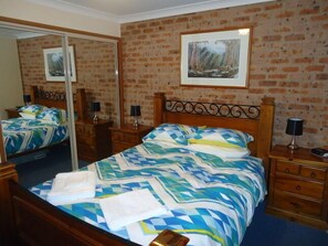 2 makuuhuonetta, silitysrauta/-lauta, Wi-Fi, vuodevaatteet