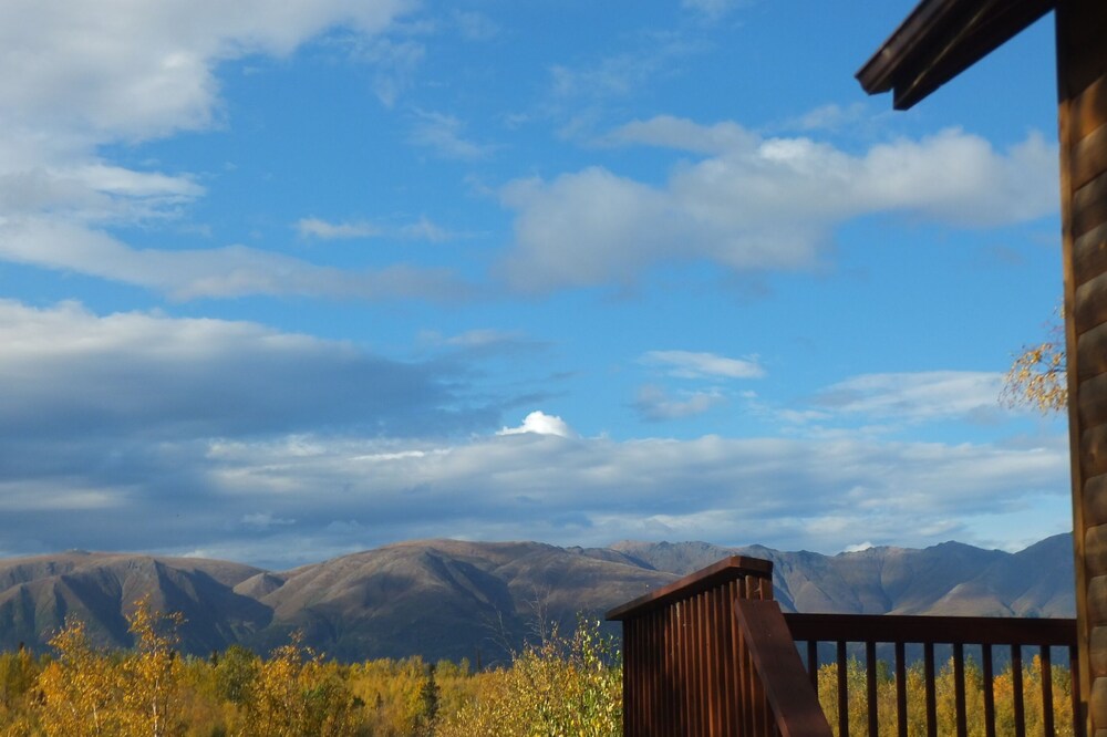 Alaska Creekside Cabins- cabin suite w/ a view!