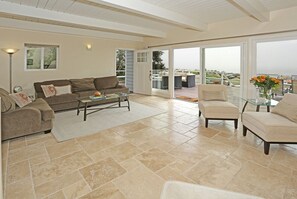 TV, books, printers - Seacliff Beach House - On The Sand in Ventura County (Ventura)