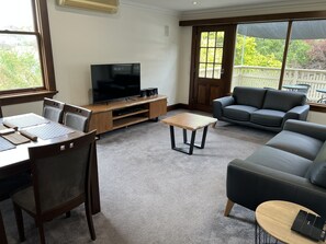 Smart TV, DVD player, stereo - API Leisure & Lifestyle Launceston (Launceston)