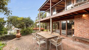 Outdoor dining - Bay Vista - Prime Location (Lorne)