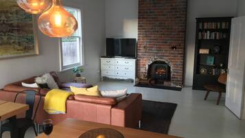 TV, fireplace, DVD player, books