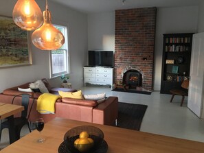 TV, fireplace, DVD player, books