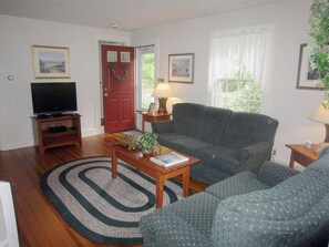 TV - 4BR Cape Style Near Saints Landing and Paines Creek (2086) (Brewster)