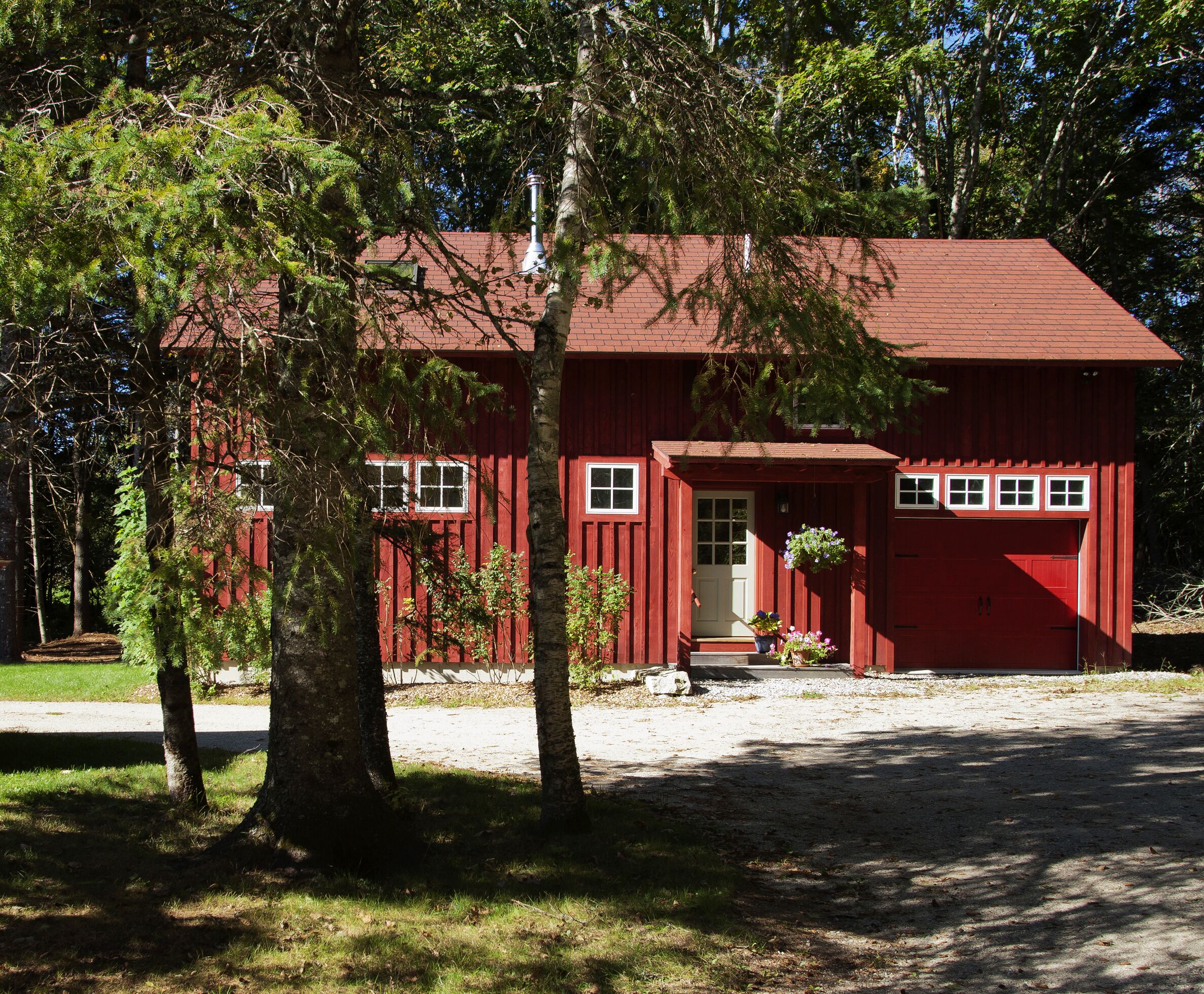 "Perfectly Lovely" Guest Cottage, 1/2 mi to village, beach, and mountains