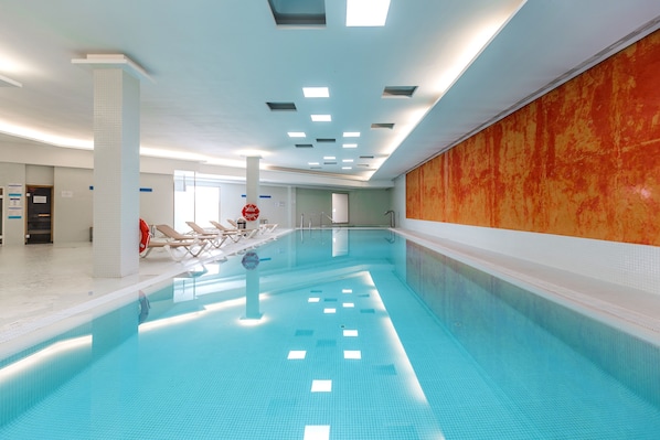 Piscine couverte, piscine extérieure