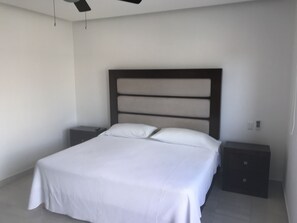 5 bedrooms, iron/ironing board, WiFi, bed sheets - CANCUN AIRPORT ZONE!! (Cancún)