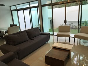 Smart TV - CANCUN AIRPORT ZONE!! (Cancún)