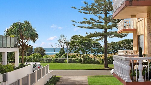 Sunrise Court 3 - Bilinga/ North Kirra Beachfront