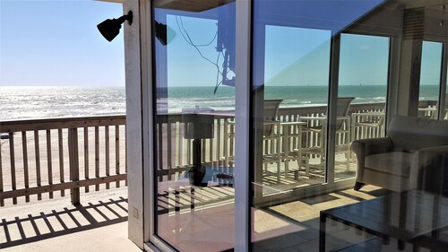 504+ Five Star Reviews - Actually On The Beach! With Pickleball- Pool- Hot Tub