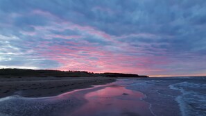 In Strandnähe, Liegestühle, Strandtücher