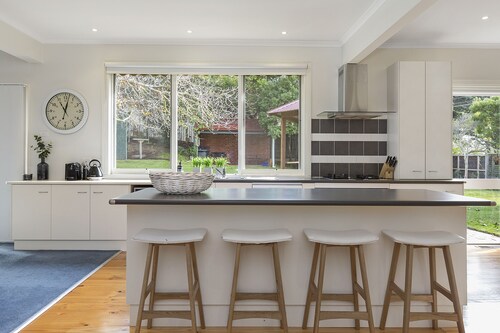 Spacious Sorrento Retreat